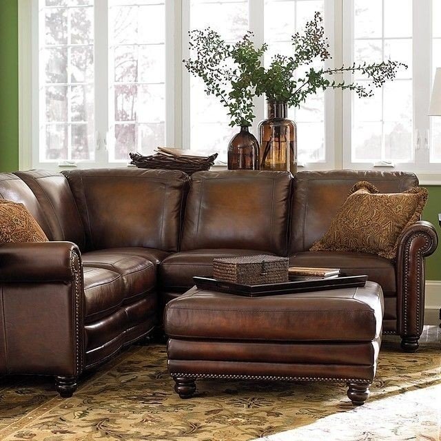 Современный коричневый кожаный диван