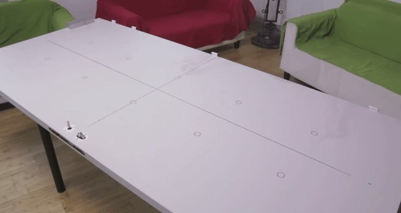 Обивка стола металлической полосой