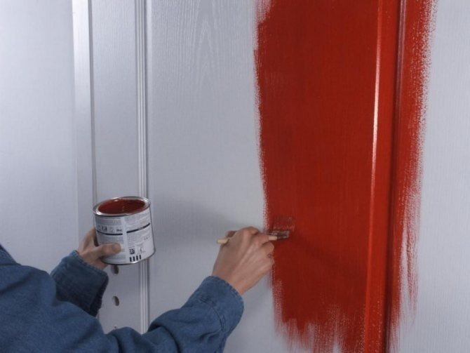 Покраска межкомнатных дверей
