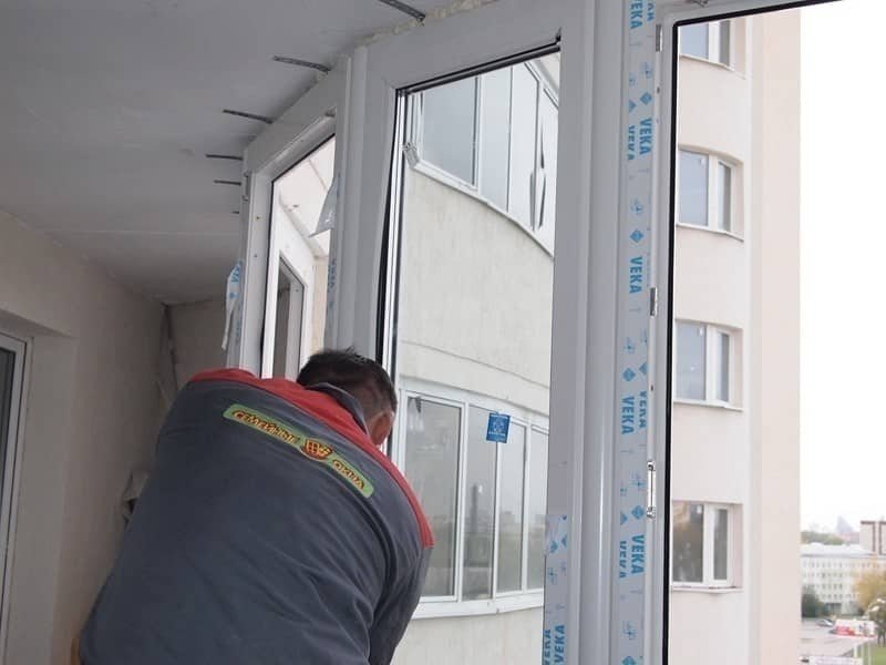 Монтаж пластиковых окон на балконе