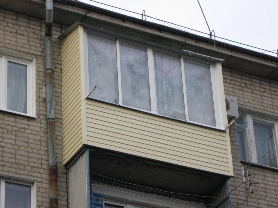 Остекление балкона в хрущевке