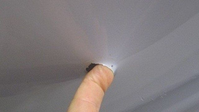 Что делать с дырками на натяжном потолке