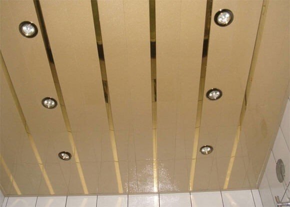 Правила монтажа реечного потолка в ванной