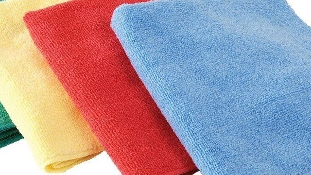 Как и чем мыть натяжные потолки — глянцевые, матовые и тканевые?