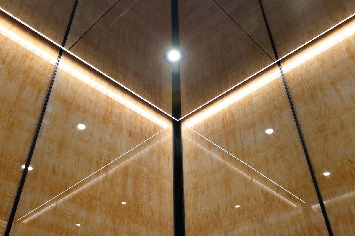 Зеркальные панели на потолок