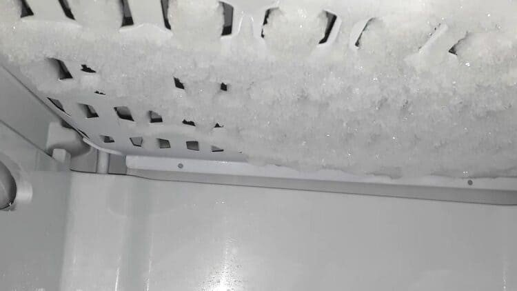 Холодильник snaige намерзает лед