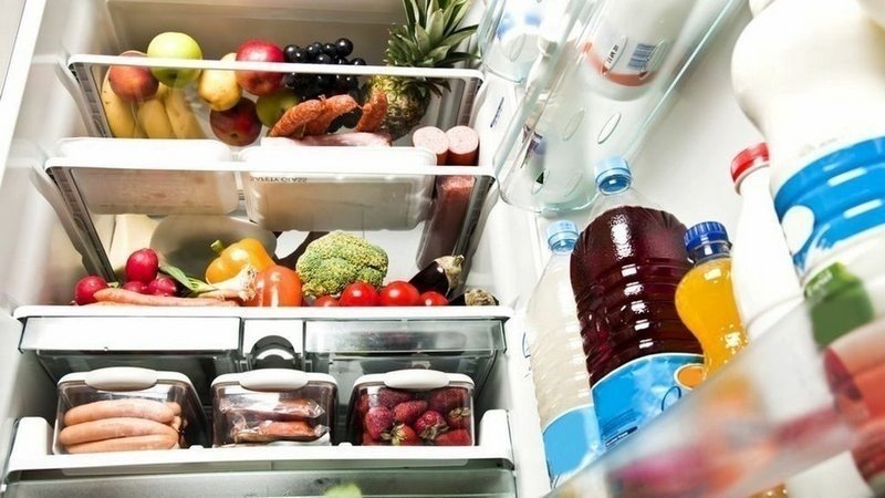 Холодильник с вредными продуктами