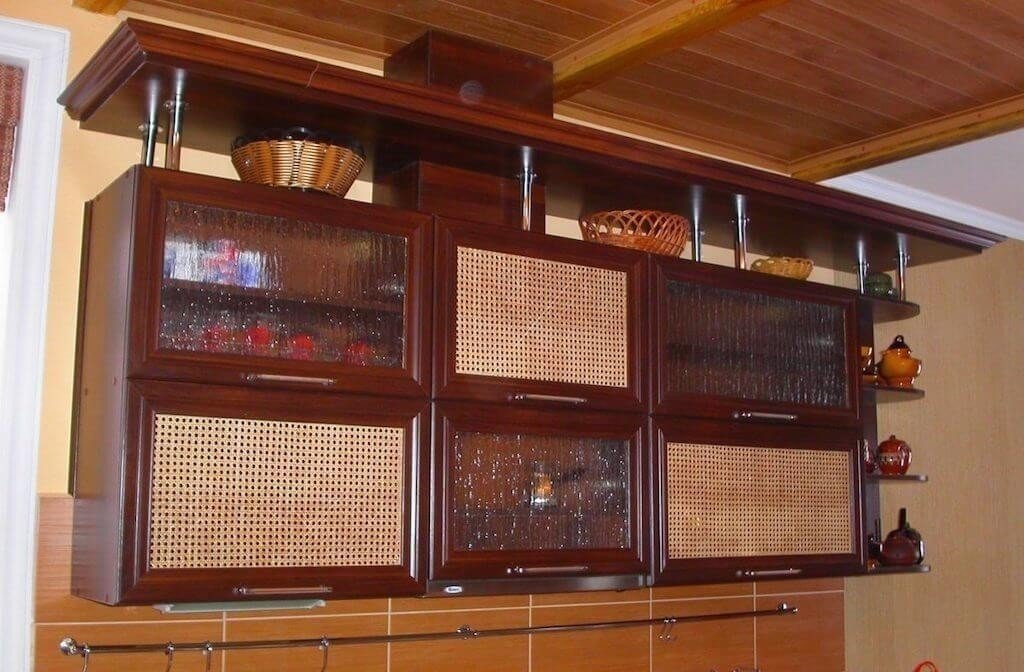 Кухонные фасады из ротанга