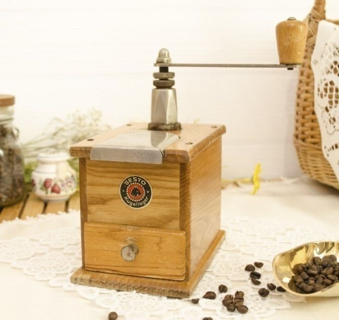 Механическая кофемолка деревянная armin trusser mocca