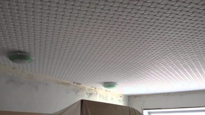 Потолок из пенополистироловых плит без швов