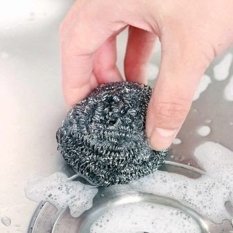 Металлическая губка для мытья посуды