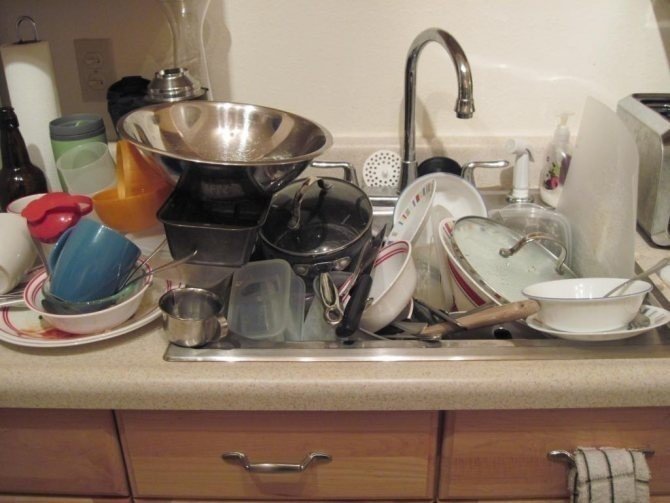 Посуда в раковине