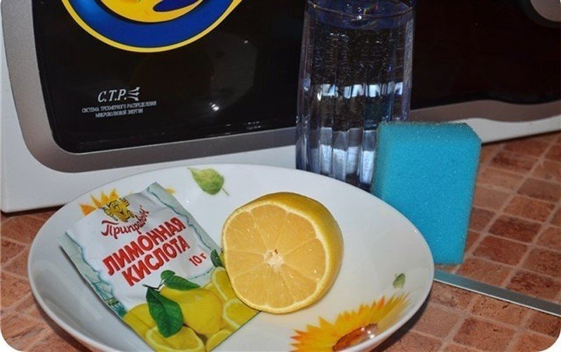 Сода с лимоном и водой
