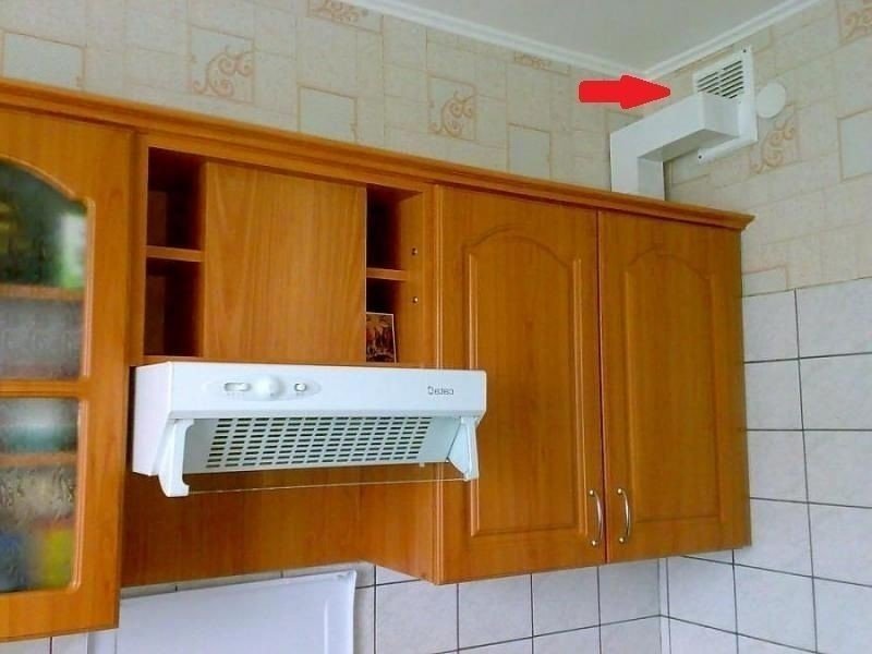 Плоский воздуховод для вытяжки на кухне