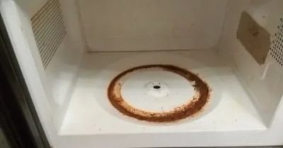 Ржавчина в микроволновке под тарелкой