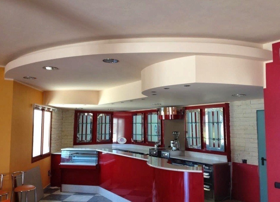 Потолок из гипсокартона на кухне дизайн