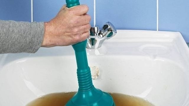 Чистка канализации в частном доме каустической содой
