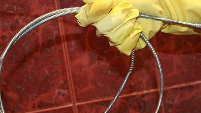 Как устранить засор в канализации, прочистка труб своими руками