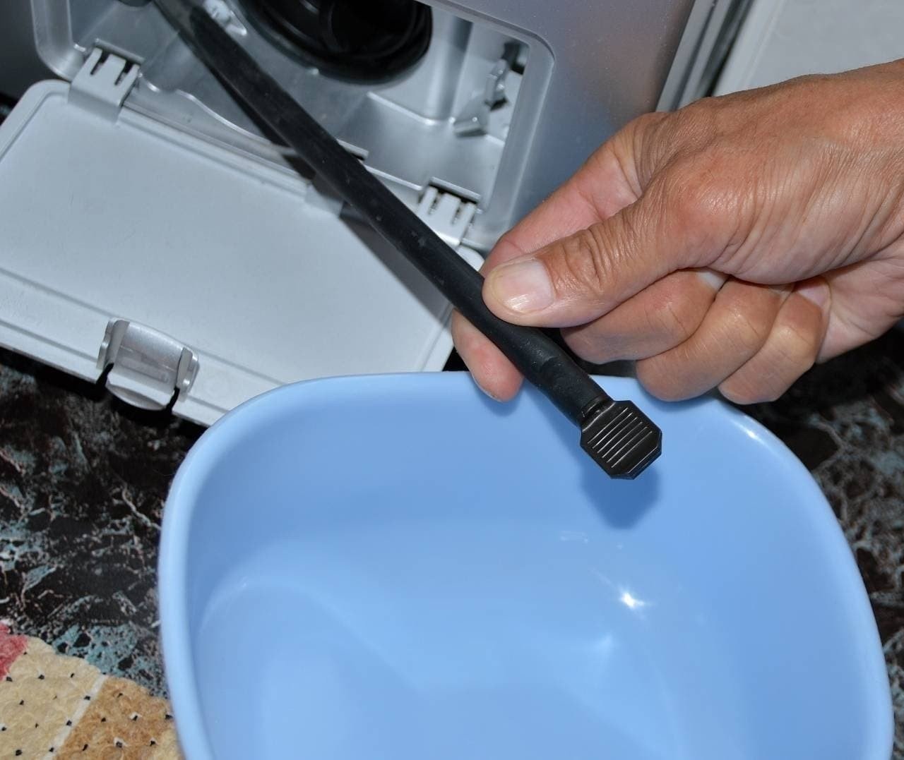 Шланг аварийного слива воды в стиральной машине канди