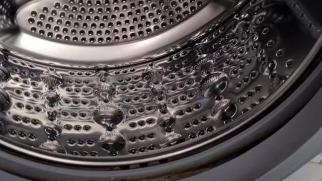 Не верится, что под резинкой стиральной машинки может быть столько грязи